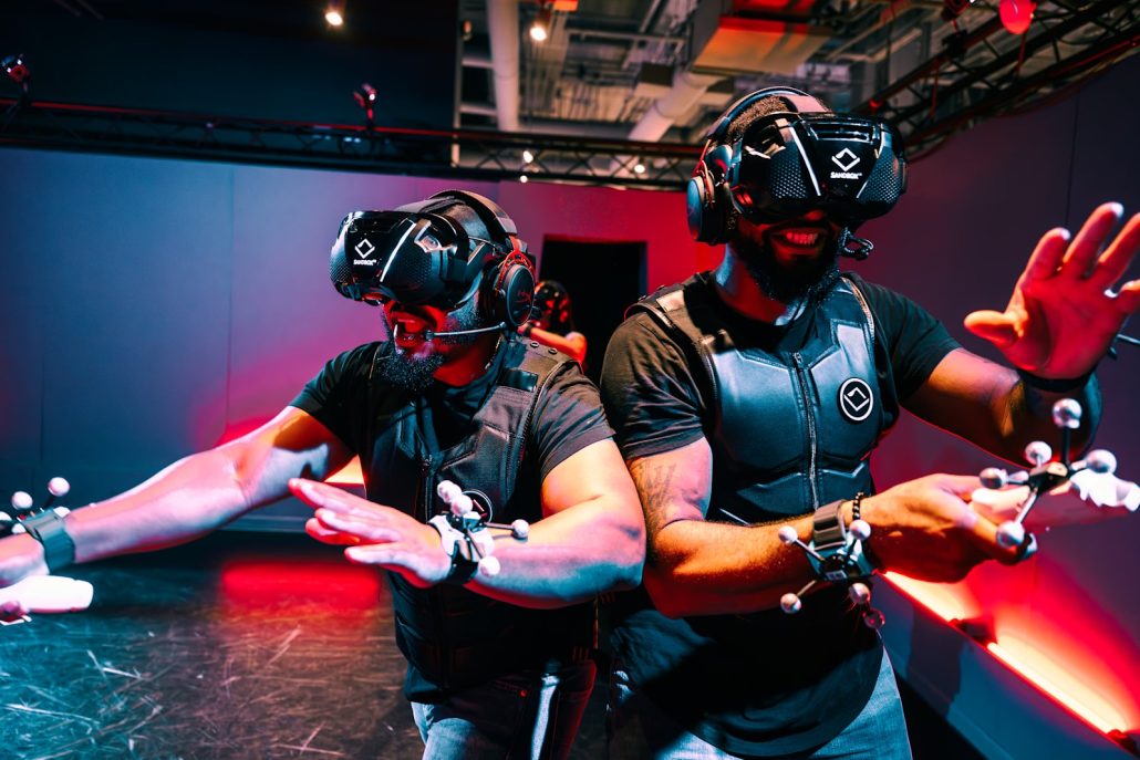 Gemeinsames Erlebnis im Holodeck von Sandbox VR