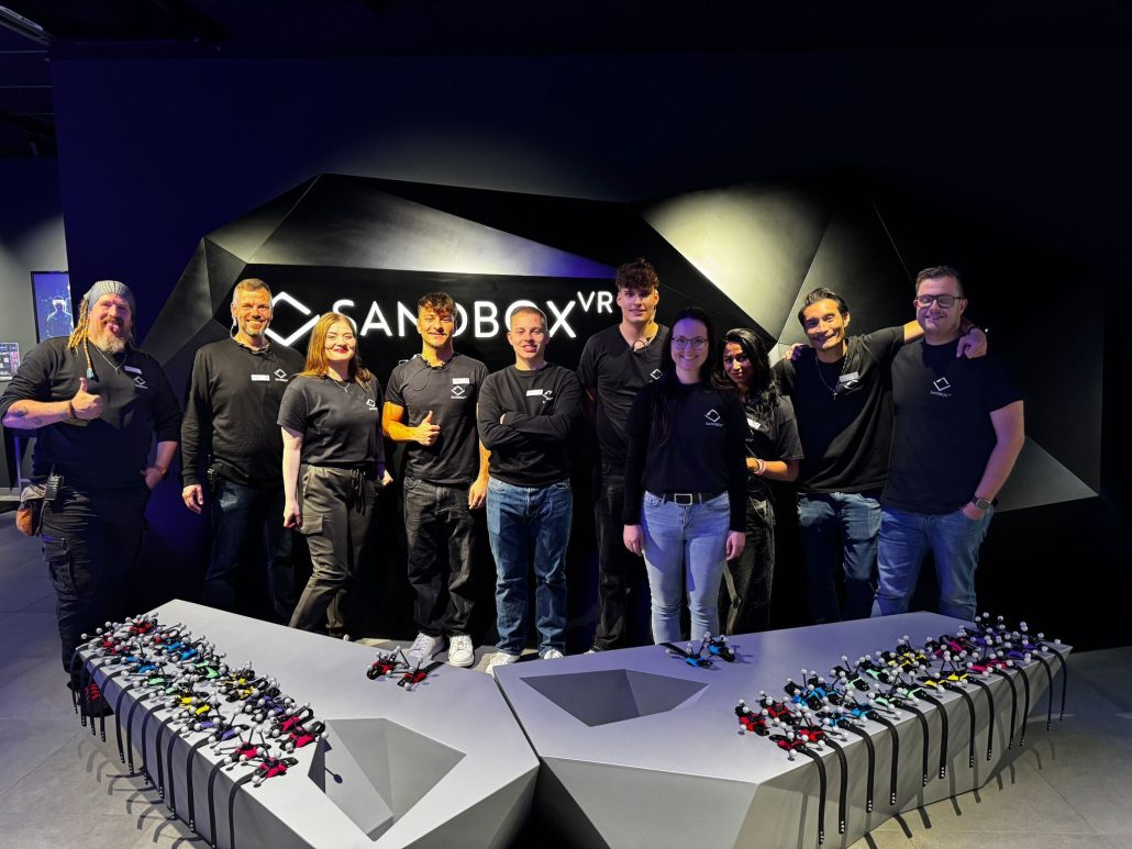 Das Sandbox-VR-Team gemeinsam im Empfangsbereich